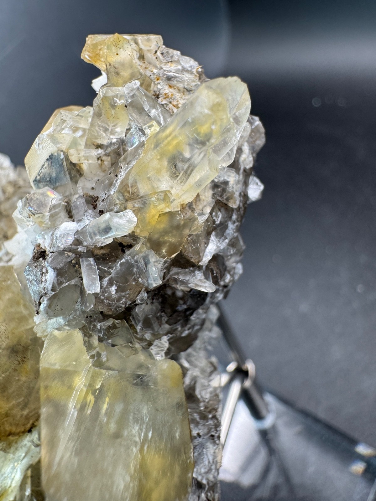 6557 Auralight Calcite on White Quartz BRIGHT UV Fu Jian 100g