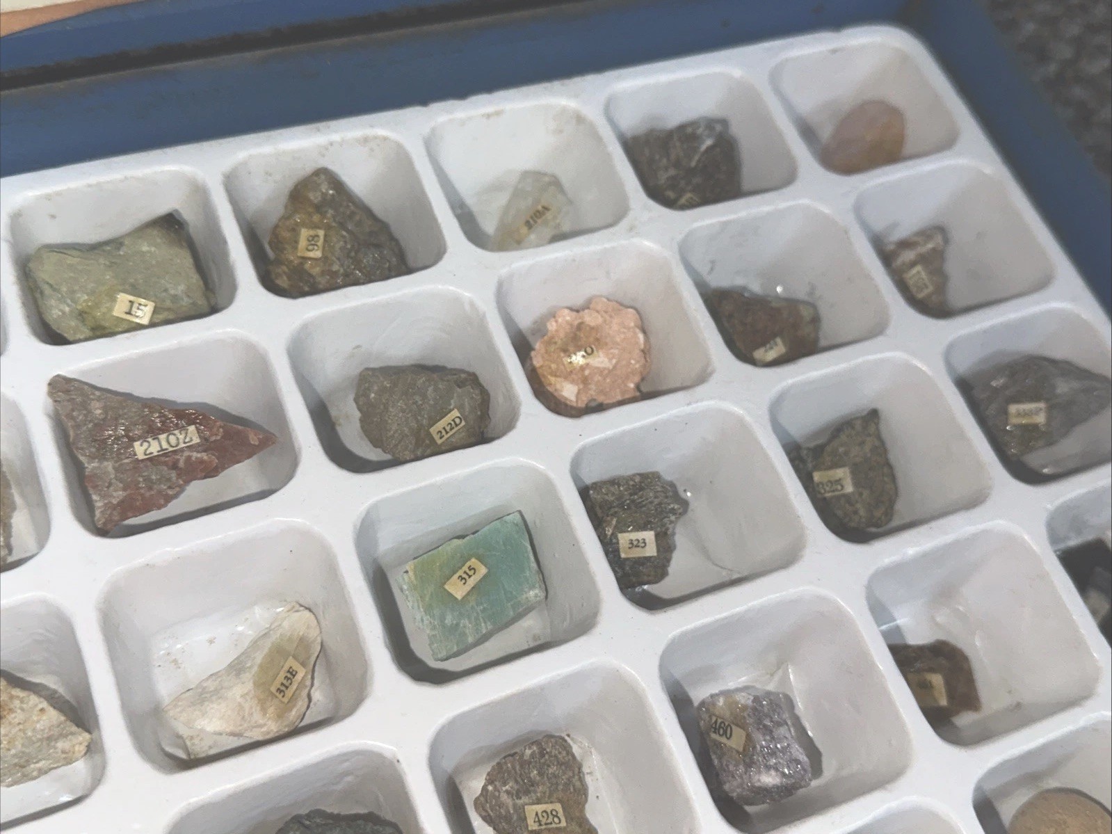Vintage RARE PORTER Chemical Company MINERALOGY KIT No. 810 rock specimens