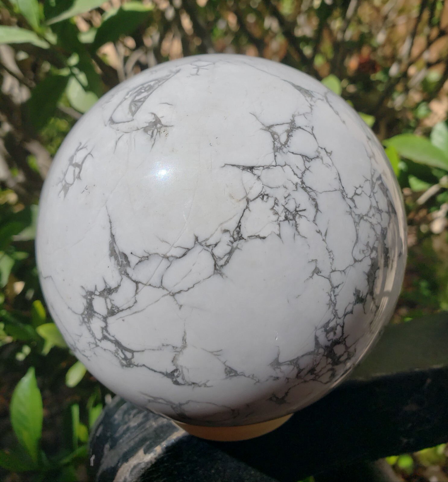 4.0″ Howlite Quartz Crystal Sphere Orb Ball Stone UV Fluorescence, 1812g