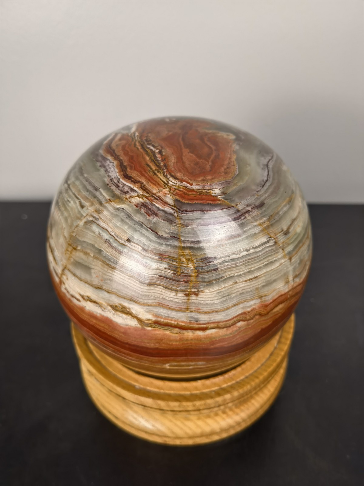 Natural Banded Onyx Stone Sphere Ball w/ Wooden Stand Decorative Mineral，6.7lb