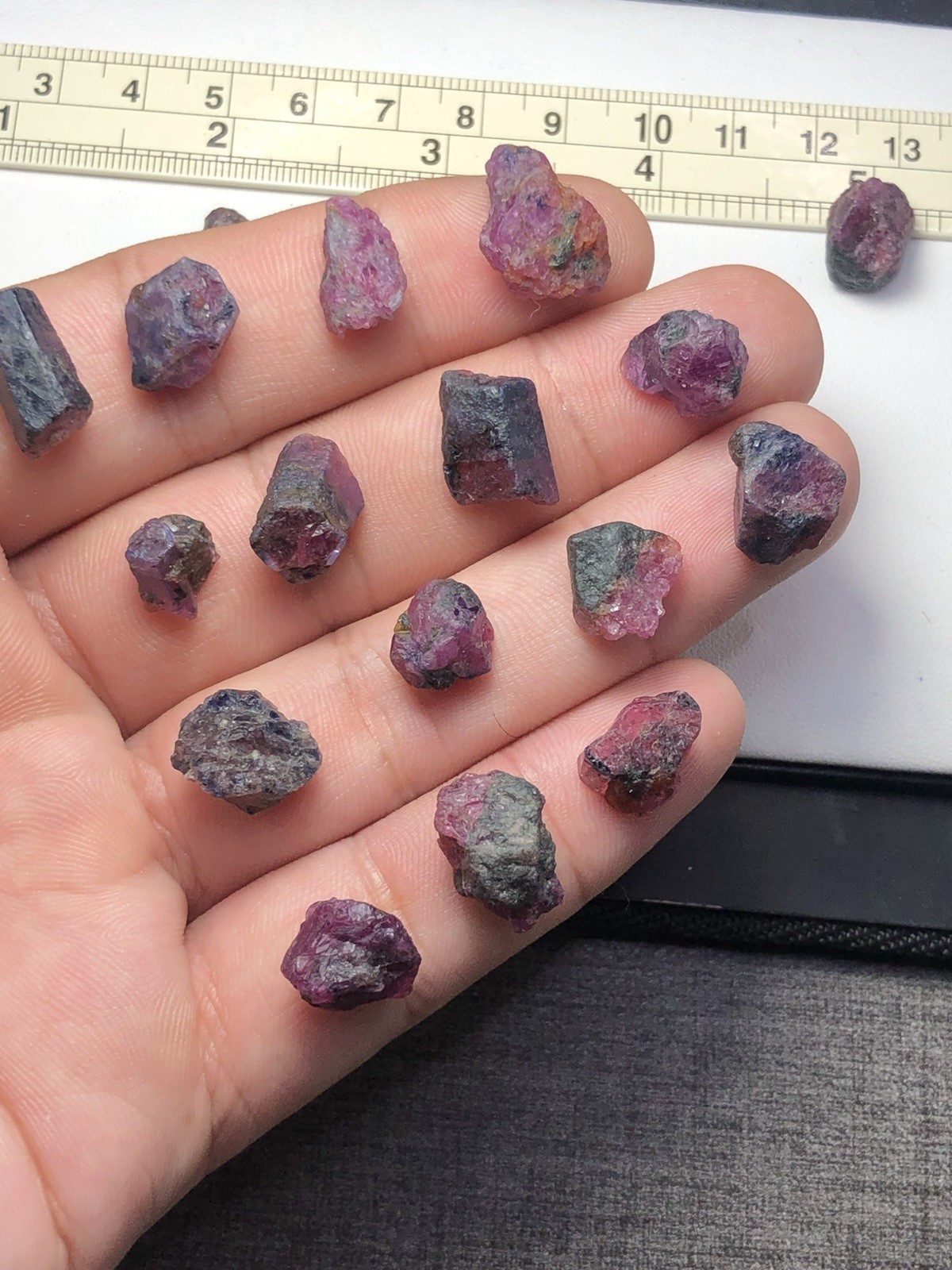 206.80 Ct / Natural Rough Winza Sapphire From Tanzania Mine, Big size, Crystal.