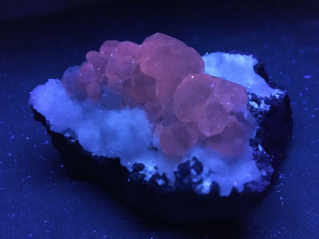 KB: BRIGHT SW FL. RED CALCITE XLS. ON FL. SW WHITE ARAGONITE MATRIX POONA, INDIA