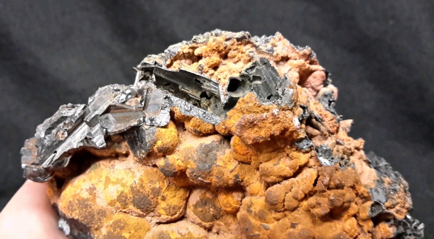 3.5″ SMITHSONITE on GOETHITE from Laurion, GREECE