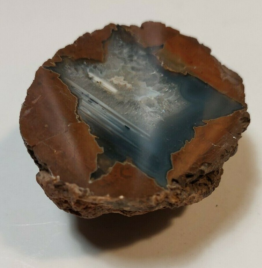ENHYDRO AGATE GEODE. 3″ X 2 1/2″. LIGHT SHINES THRU LEAVES A YELLOWISH HUE