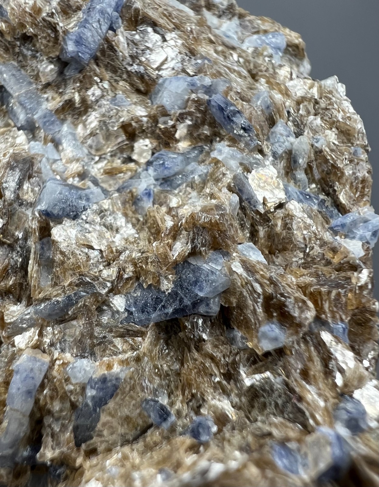 217 GM Sapphire Crystals On Mica Matrix – Badakhshan AFG – Combine Shipments