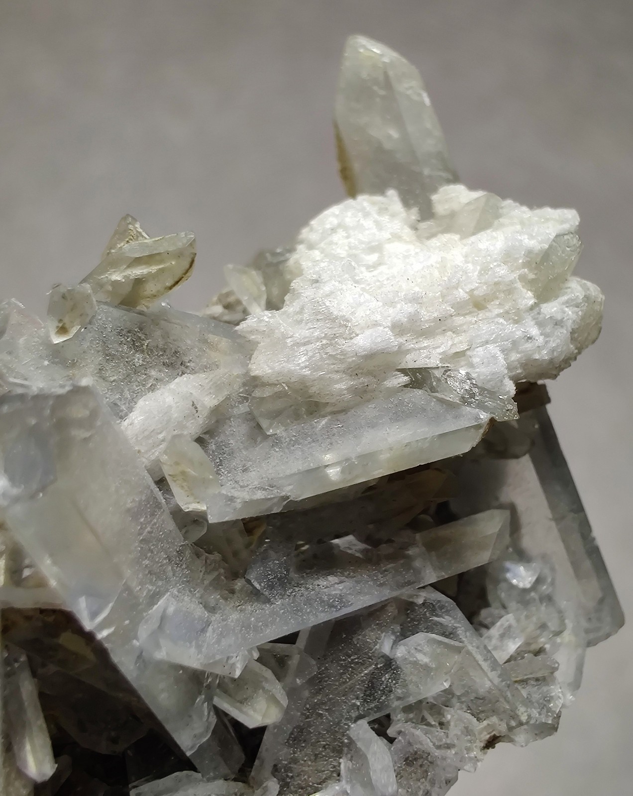 Celestine crystals, fluorescent. White Rock Quarry, Clay Center, Ohio. 14 grams.