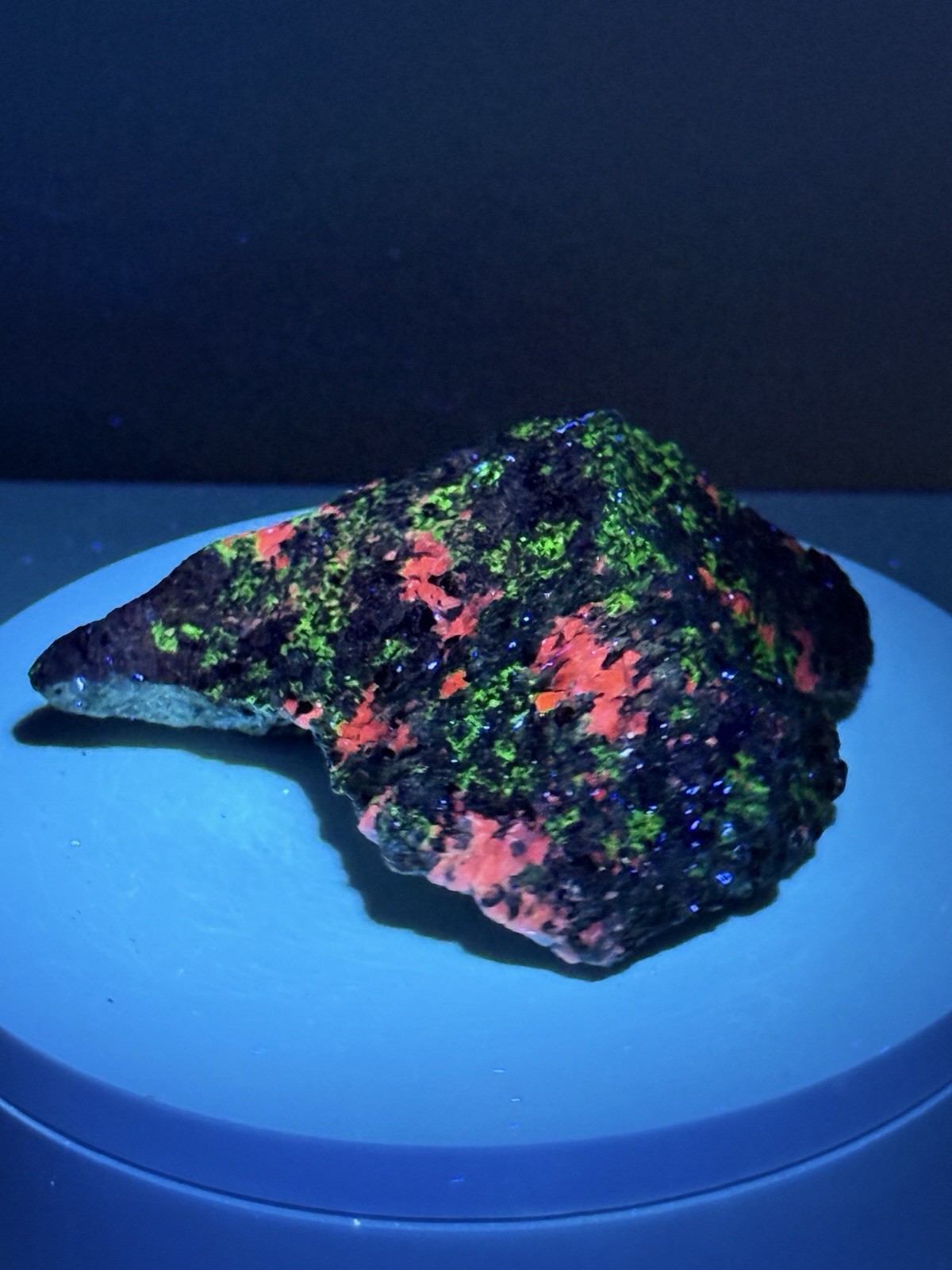 ELECTRIC Calcite, Willemite, & Franklinite Fluorescent Mineral Specimen – NJ