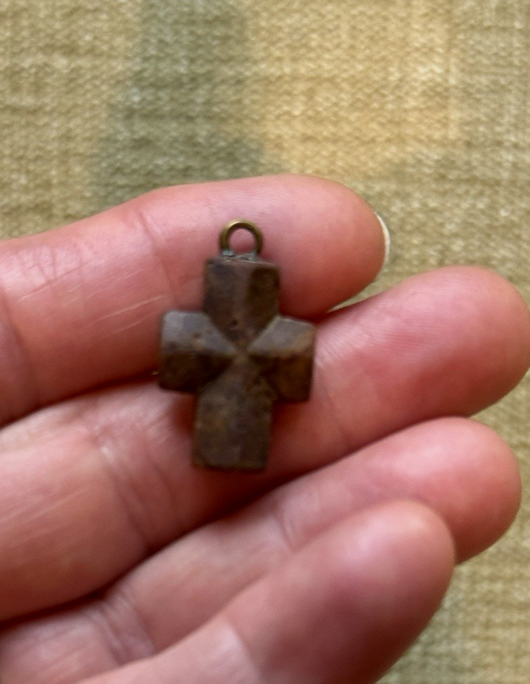 VTG~STAUROLITE STONE CROSS W/RING TOP~READY TO WEAR~7/8 H X5/8 W X 3/16D~LOVELY!