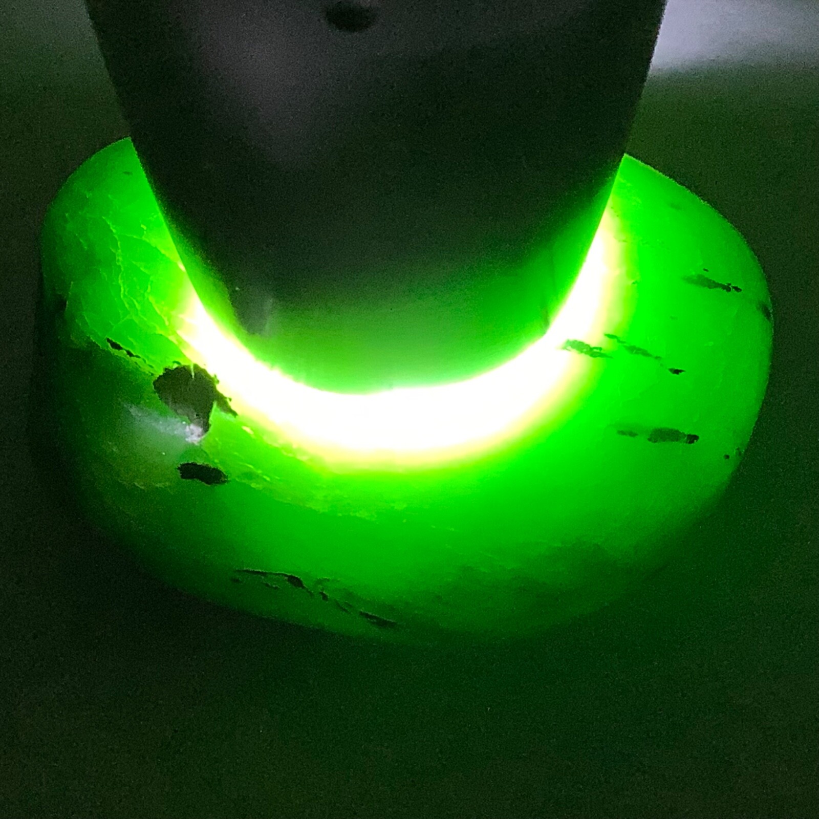 Siberian Jade Pebble Primo Green Polish Nephrite Jade Stone Specimen Siberia 35g