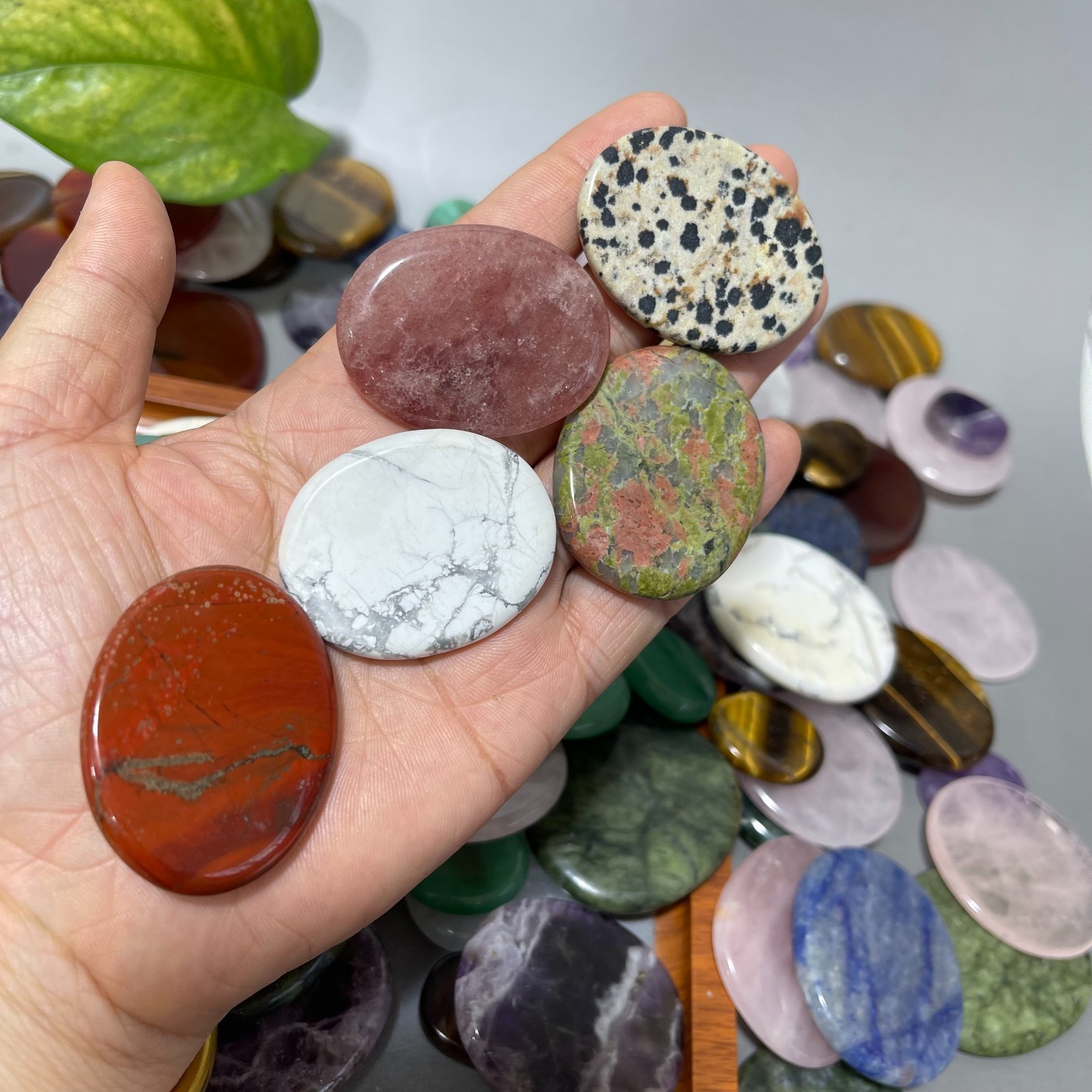 Wholesale Lot 10PCS Natural Mix Quartz Palm Stones Crystal Healing