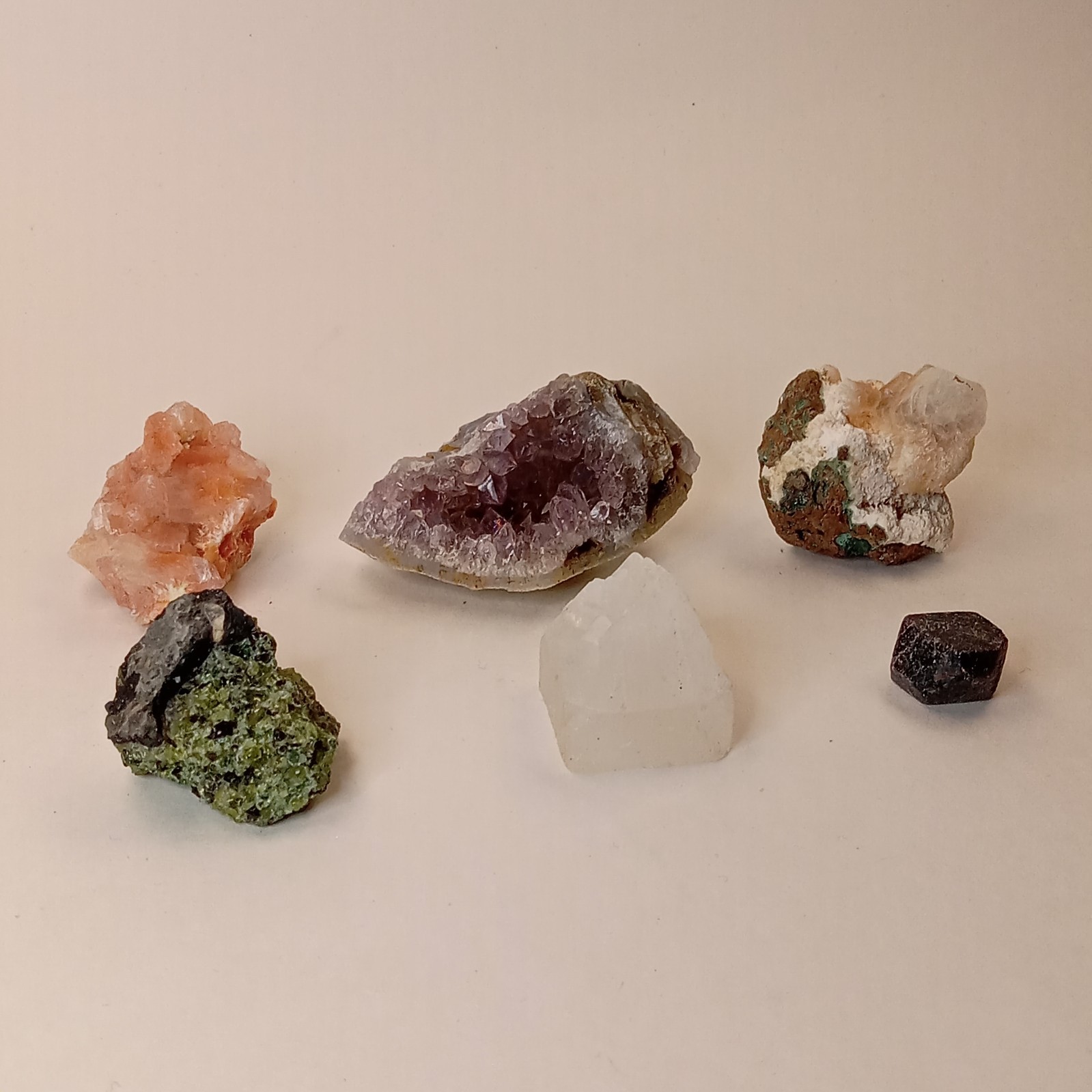 Mixed Mineral Specimen Lot 6pc Stilbite Amethyst Apophyllite Garnet Olivine I11