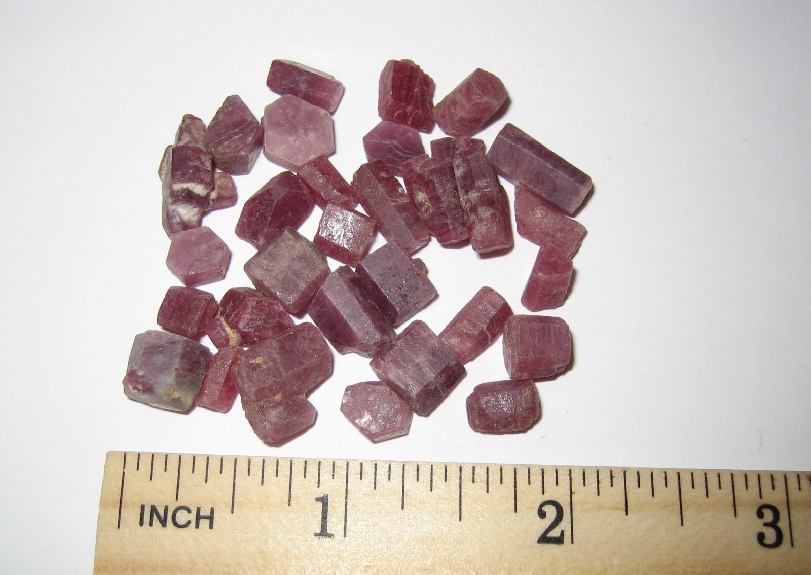 32 QUALITY NATURAL 0.2″- 0.4″ RUBY CRYSTAL MINERALS FROM MADAGASCAR 25.4grams *5