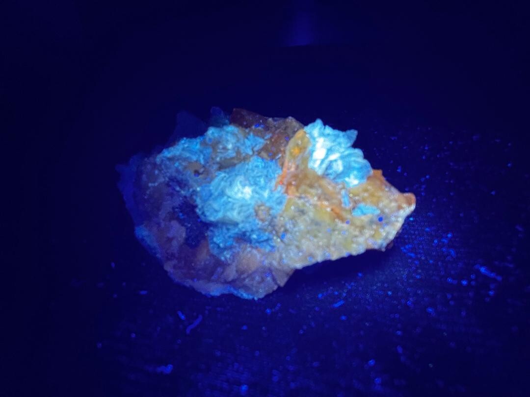 KB: GREAT! SW FL BRIGHT BLUE/WHITE, LW ORANGE SCHEELITE, SICHUAN PROVINCE, CHINA