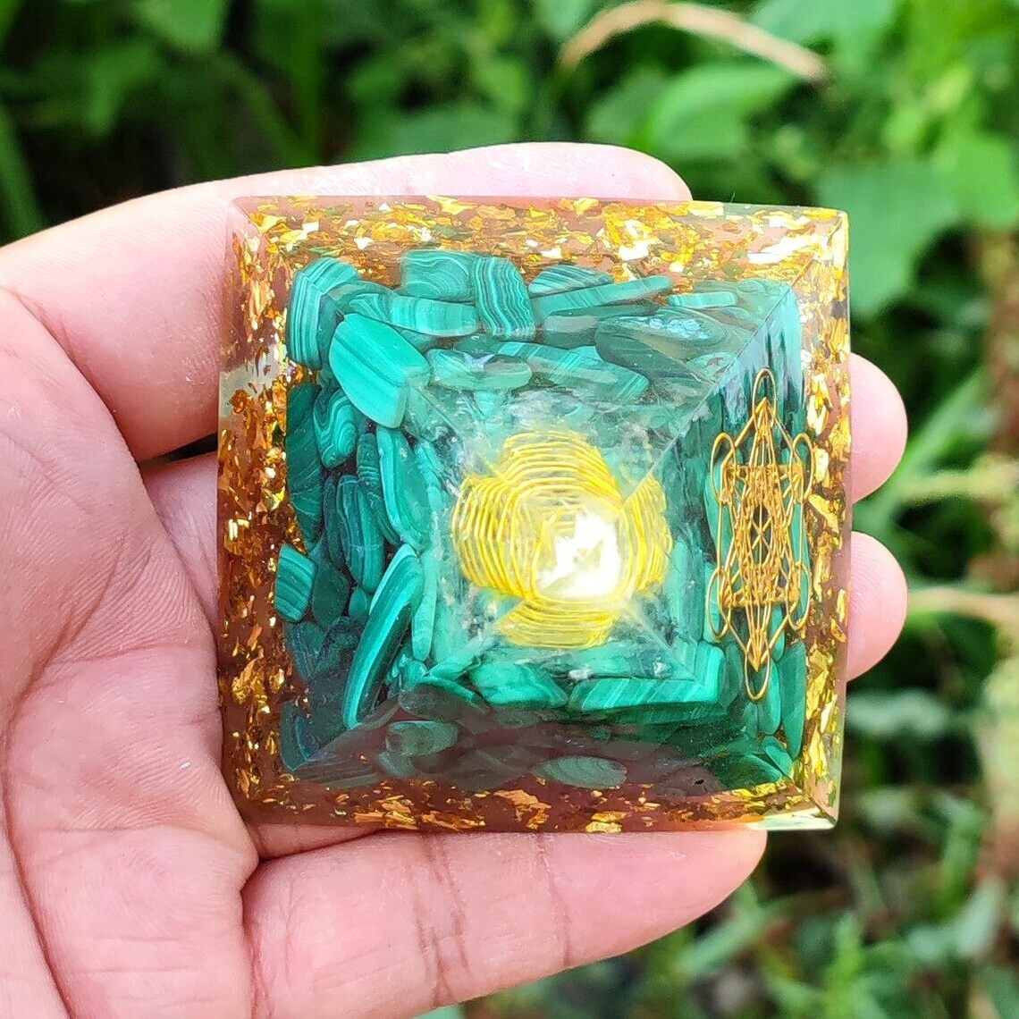 Natural Crystal Orgonite Pyramid Malachite Healing Reiki Orgone Pyramid Decor