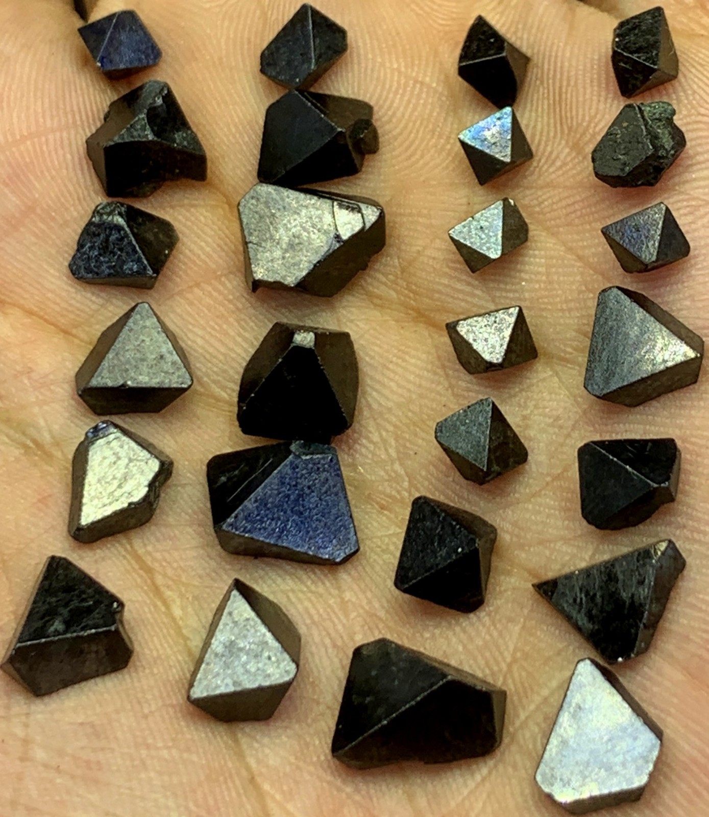 68 Carats Natural Lustrous Black Magnetite Crystals Lot From Zagi Pakistan