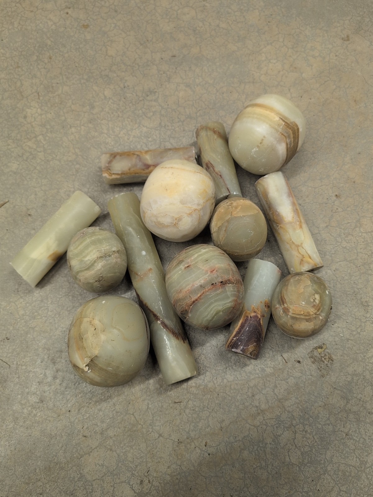 Large Lot Of Green Onyx Stones 17 Pounds Each Has A Center Hole