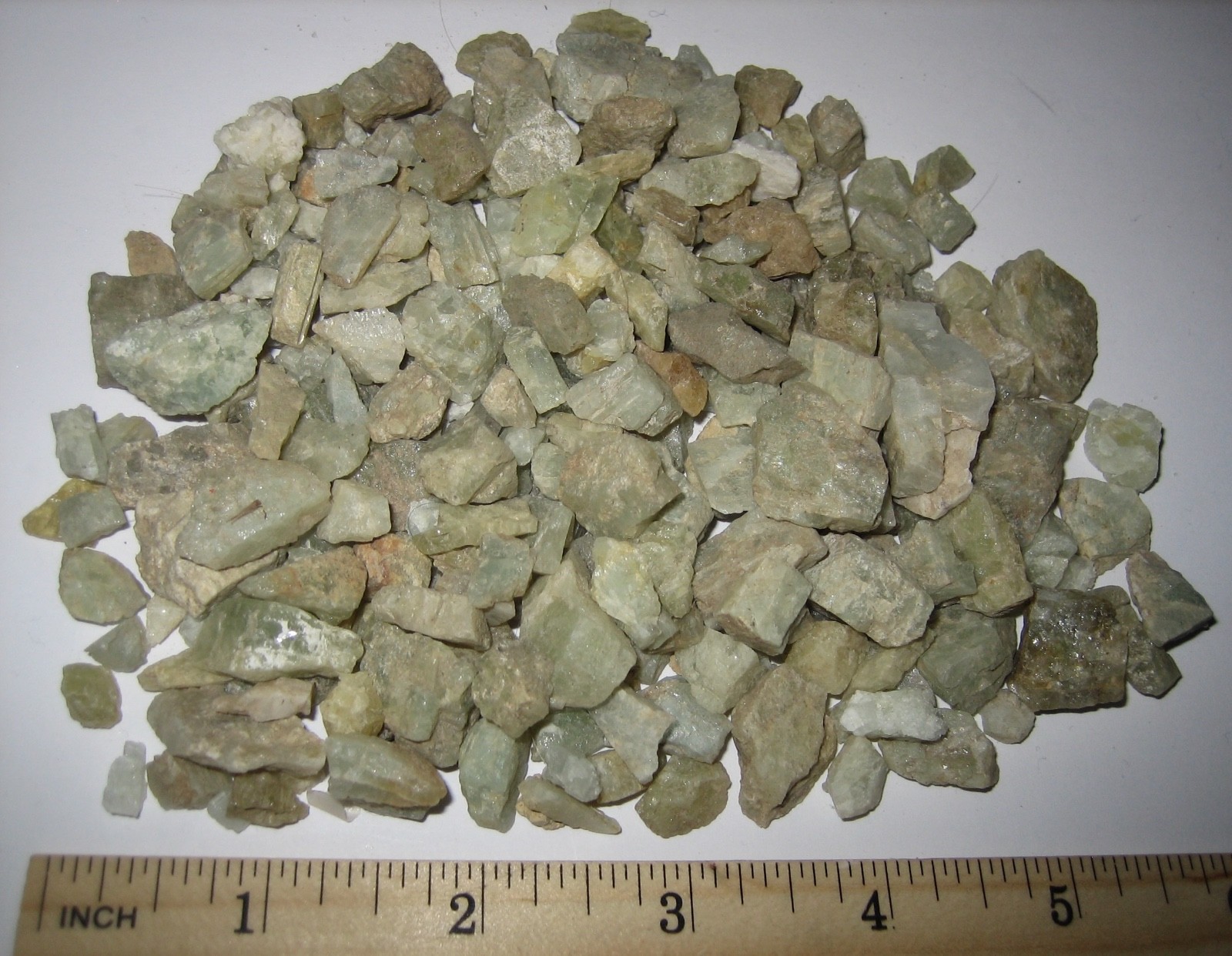 150+ SMALL NATURAL 0.2″-0.6″ YELLOW BLUE HELIODOR BERYL CRYSTALS NH, USA 227g *1