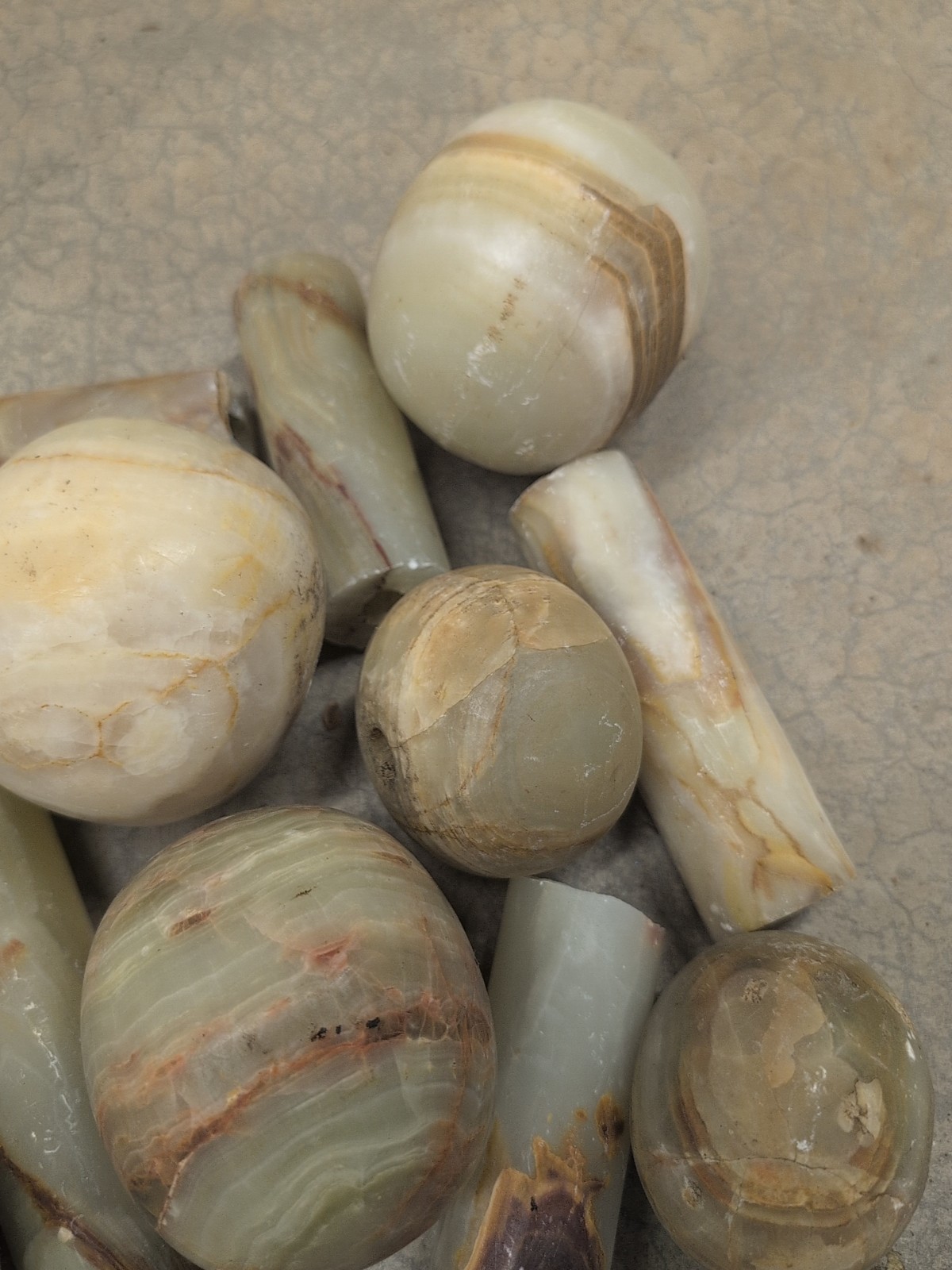 Large Lot Of Green Onyx Stones 17 Pounds Each Has A Center Hole
