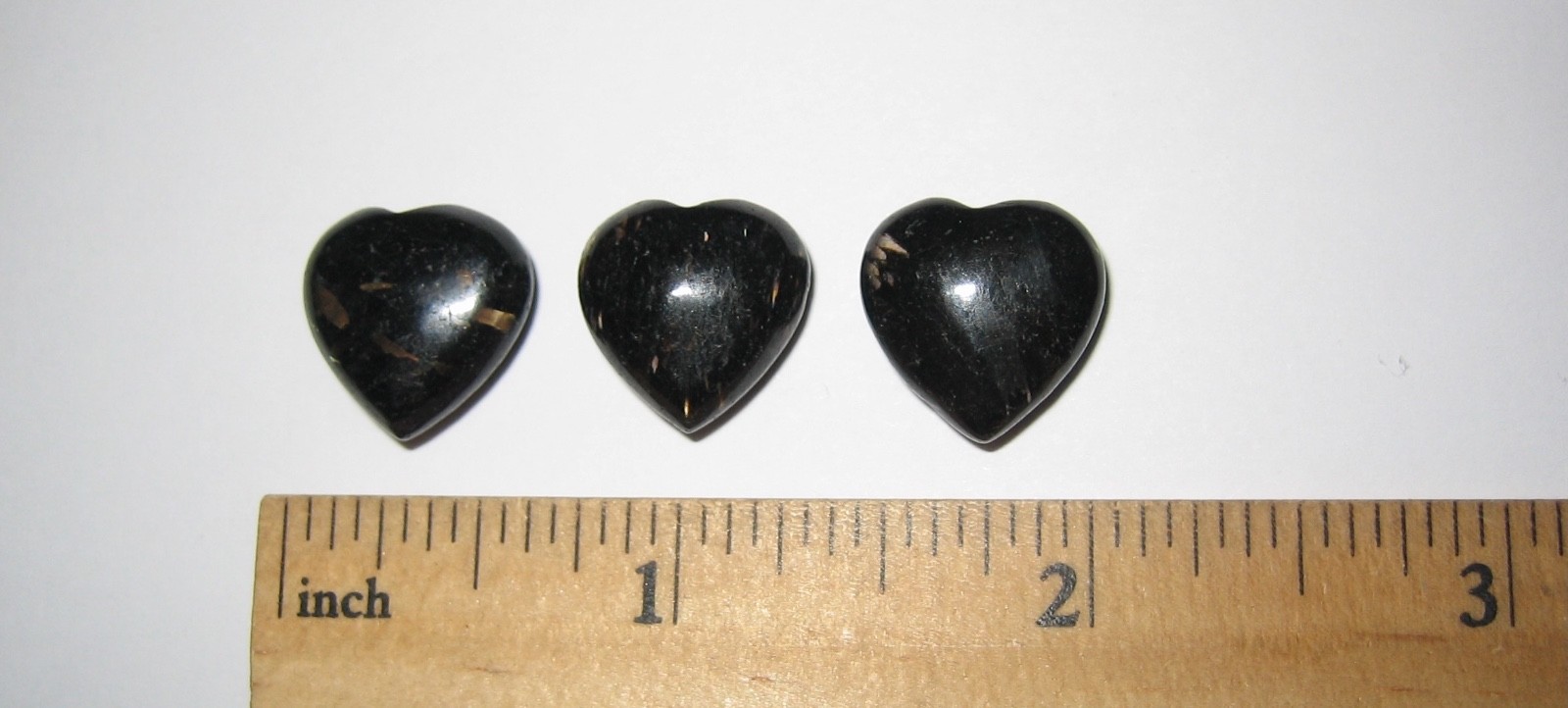 3pc 15mm RARE POLISHED NATURAL AUTHENTIC NUUMMITE STONE HEARTS FROM GREENLAND *3
