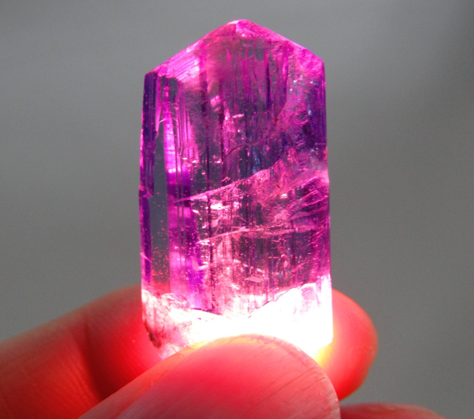 EXTRAORDINARY VIBRANT NEON PURPLE UNHEATED GEM TANZANITE CRYSTAL!!! TANZANIA