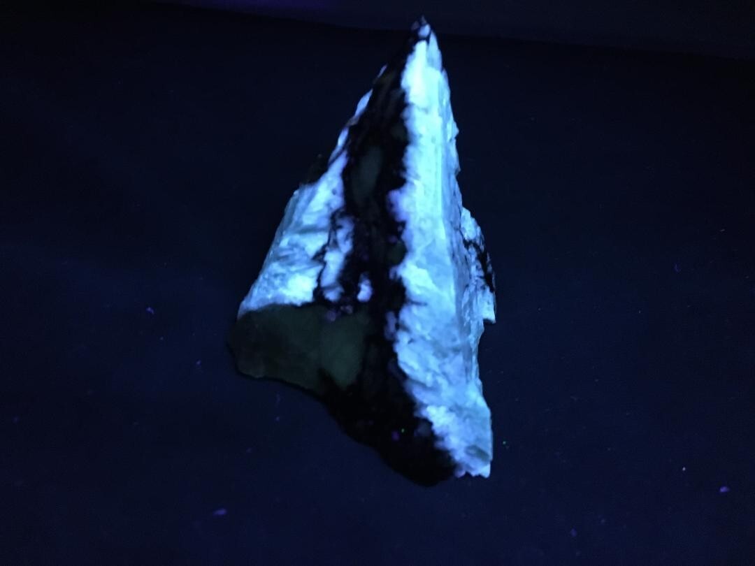 KB: GREAT!! BRIGHT!!! SW FL. BLUE/WHITE PB-RICH ORTHOCLASE FROM NSW, AUSTRALIA