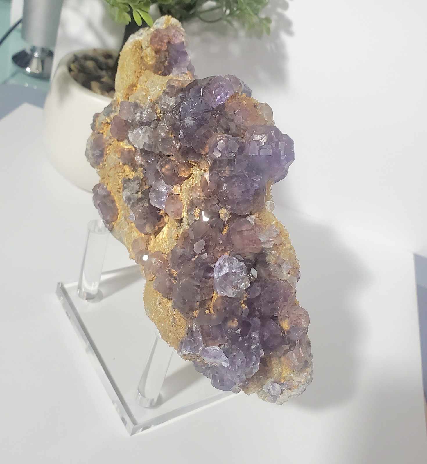 Tanzanite Fluorite On tan-colored quartz-rich matrix Statement PEACE 1KG 210G
