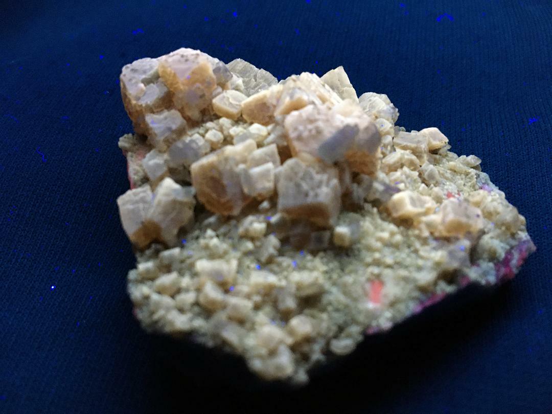 KB: BRIGHT!! FL. YELLOW/WHITE & RED CALCITE XLS. SW & PHOS., STRONTIAN, SCOTLAND