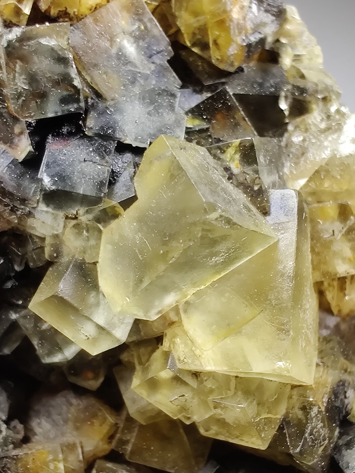 Fluorite crystals with Tar smell!. Illinois-Kentucky Fluorspar Dist. 118 grams.