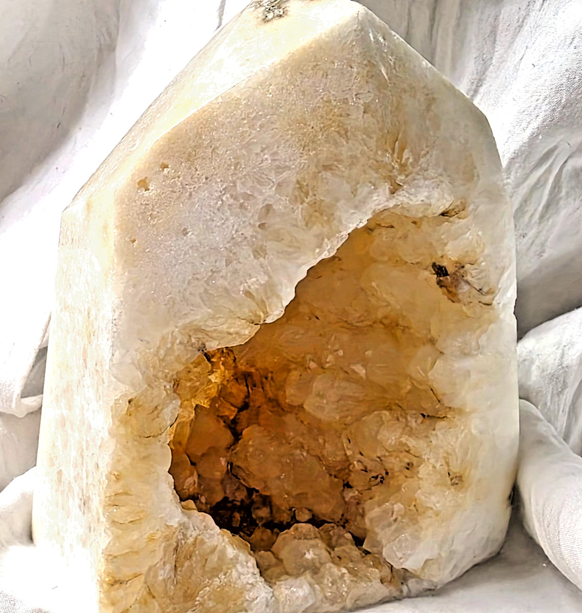 2.47 lb Tennessee Quartz Tower with Geode Quartz pocket 5 inches Free Standing