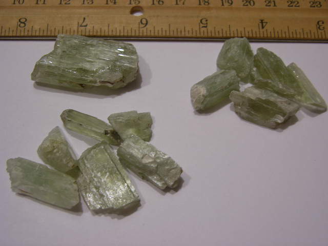 Hiddenite green spodumene kunzite crystal Afghanistan 1/8 pound lot 4-20 pieces