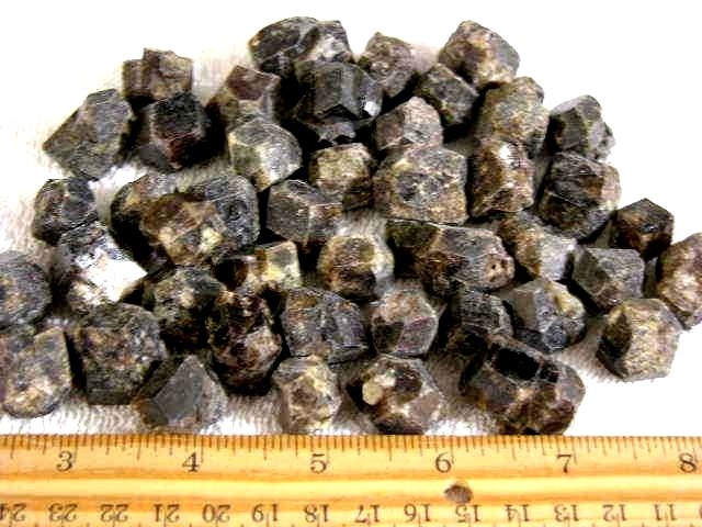 Garnet pyrope mine rough crystals bigger 1/2-1 inch New Mexico,USA 1/2 pound