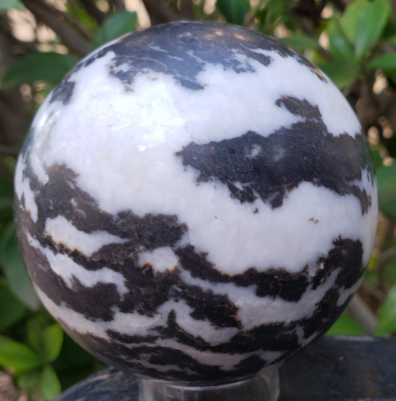 2.9″ Zebra Jasper Chalcedony Crystal Sphere Orb Ball Phosphorescent UV, 594g