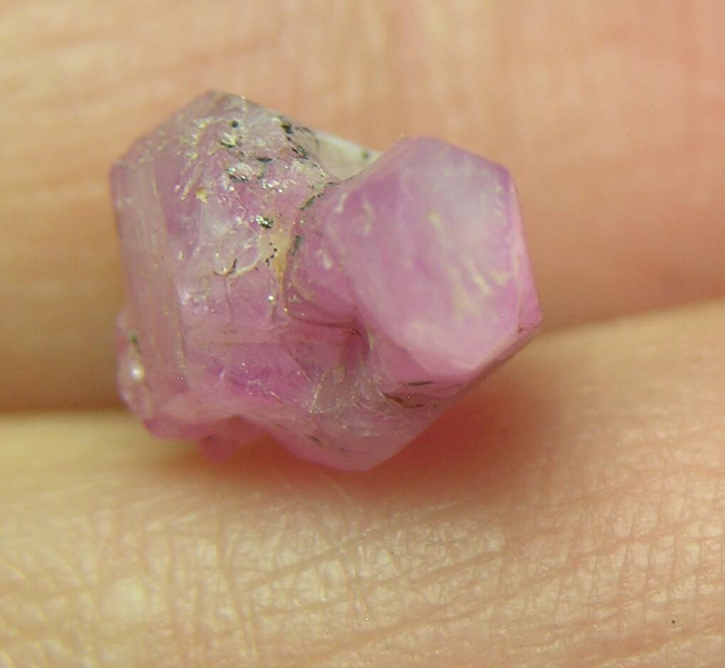 6.60ct Vietnam 100% Natural Pink Sapphire Ruby Dogtooth Crystal Specimen 15mm