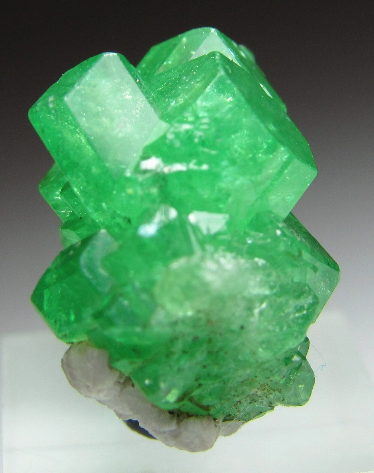 FASCINATING GEOMETRIC GEM TSAVORITE GROSSULAR GARNET CRYSTAL!!! TANZANIA