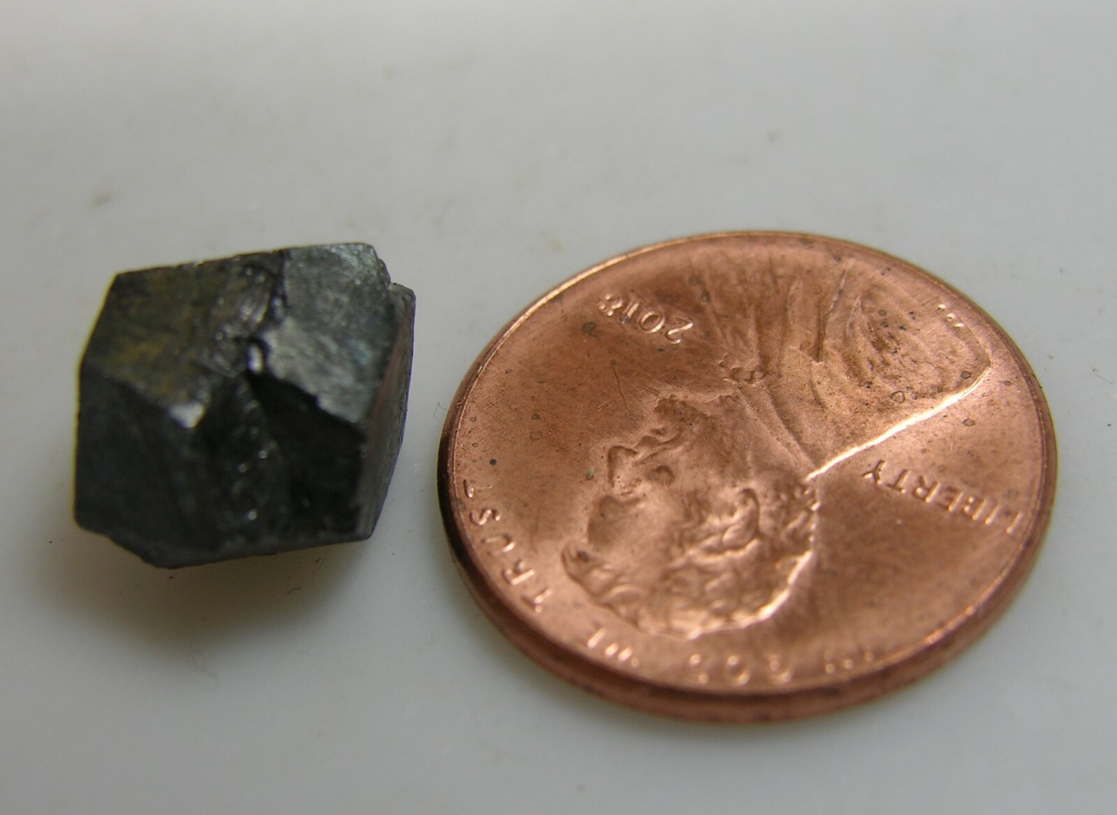 #2 12.20ct Pakistan 100% Natural Octahedron Magnetite Crystal Specimen 2.4g 11mm