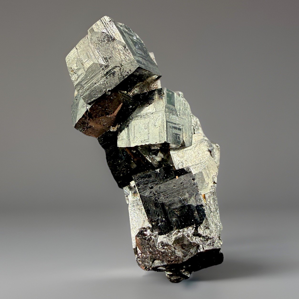 Magnetite Crystal Cluster : ZCA #4 Mine . Balmat , New York 🇺🇸