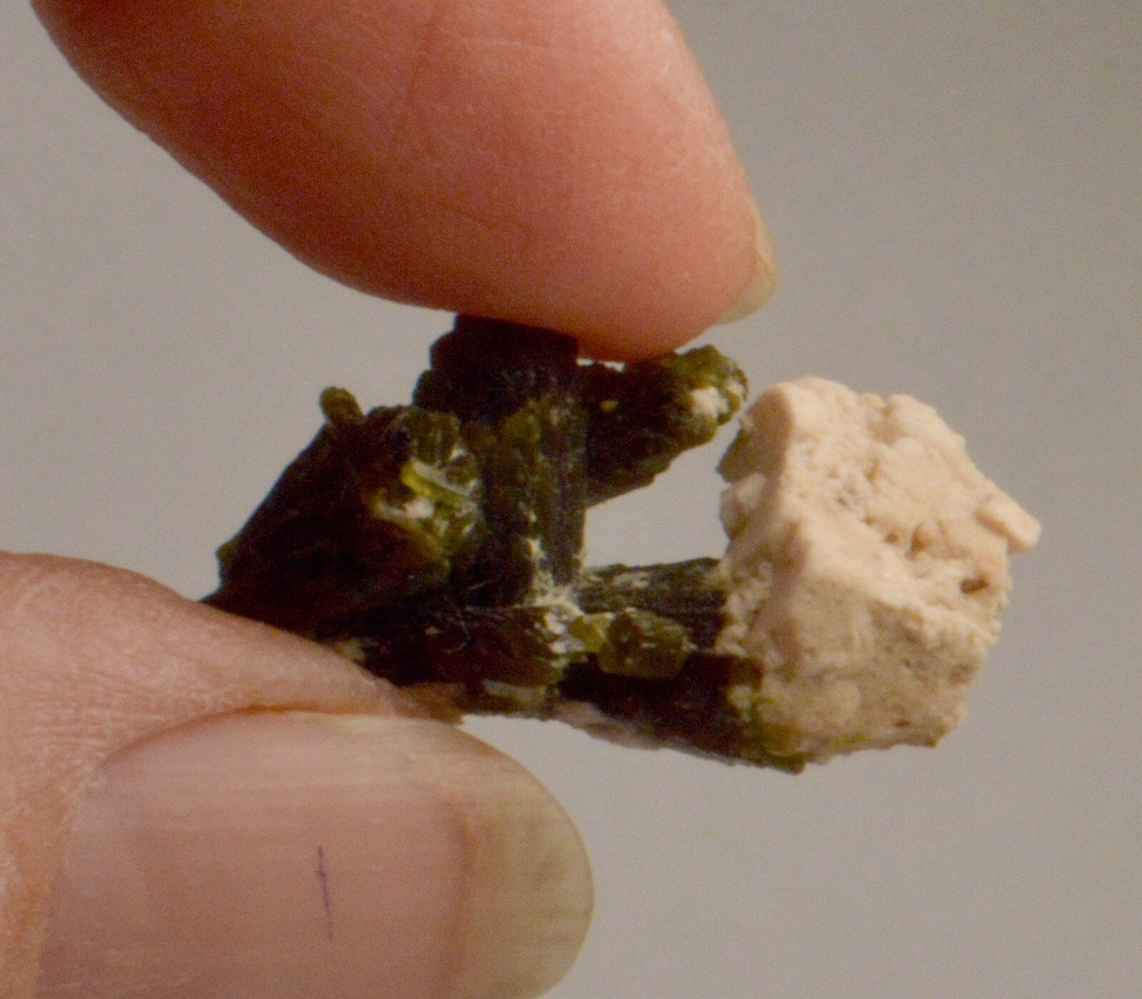#11,987 Epidote – Pakistan [Gem Quality] [ONE PIECE ONLY]