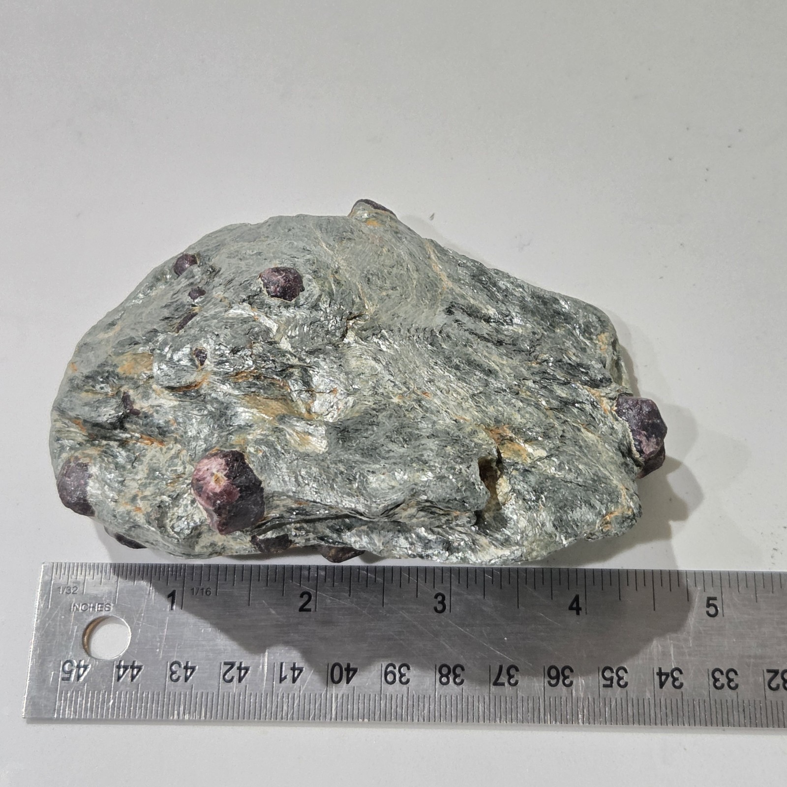 Magnetite Crystals Large in Loadstone Natural 465g, 4.5 inch. Pre-owned