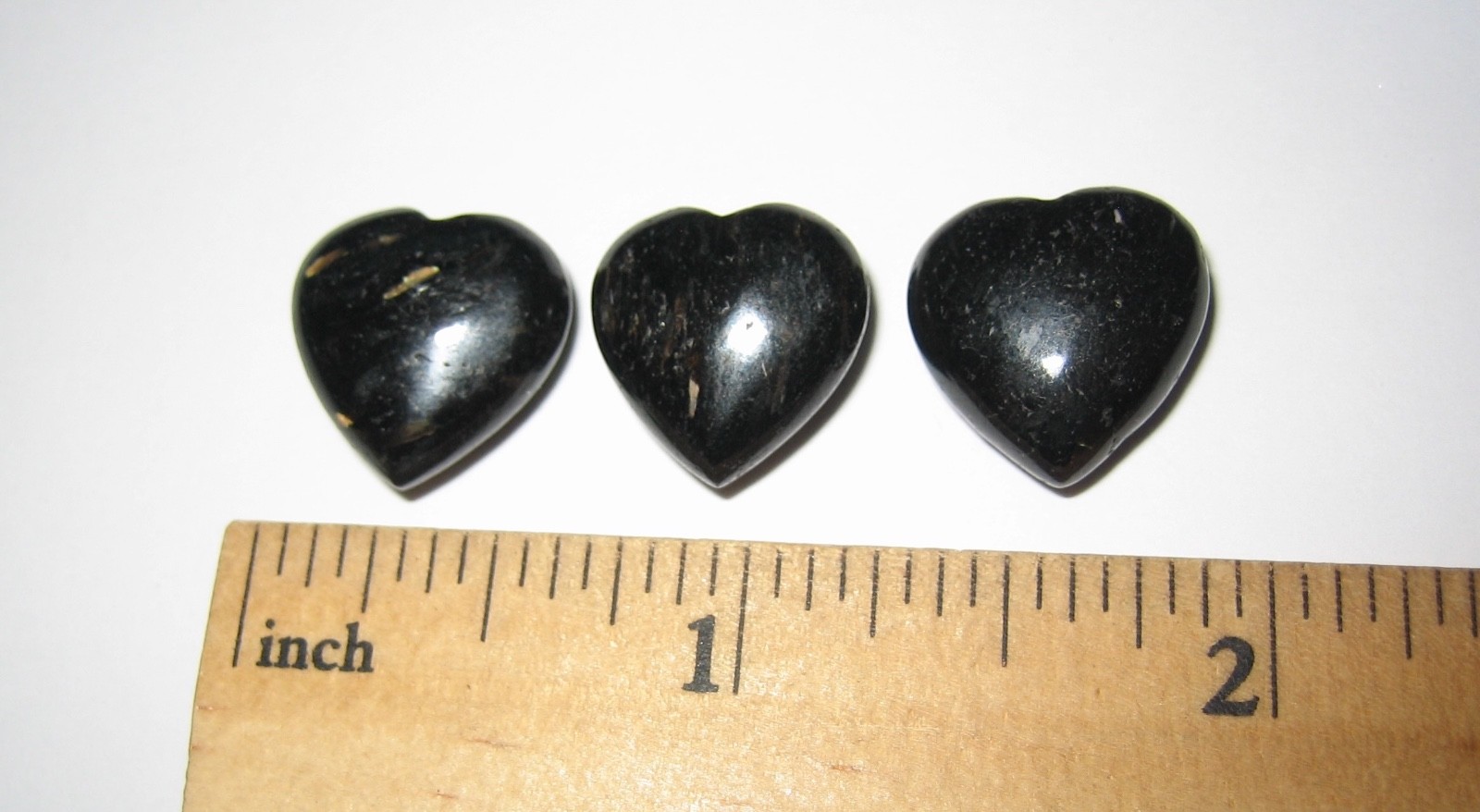 3pc 15mm RARE POLISHED NATURAL AUTHENTIC NUUMMITE STONE HEARTS FROM GREENLAND *3