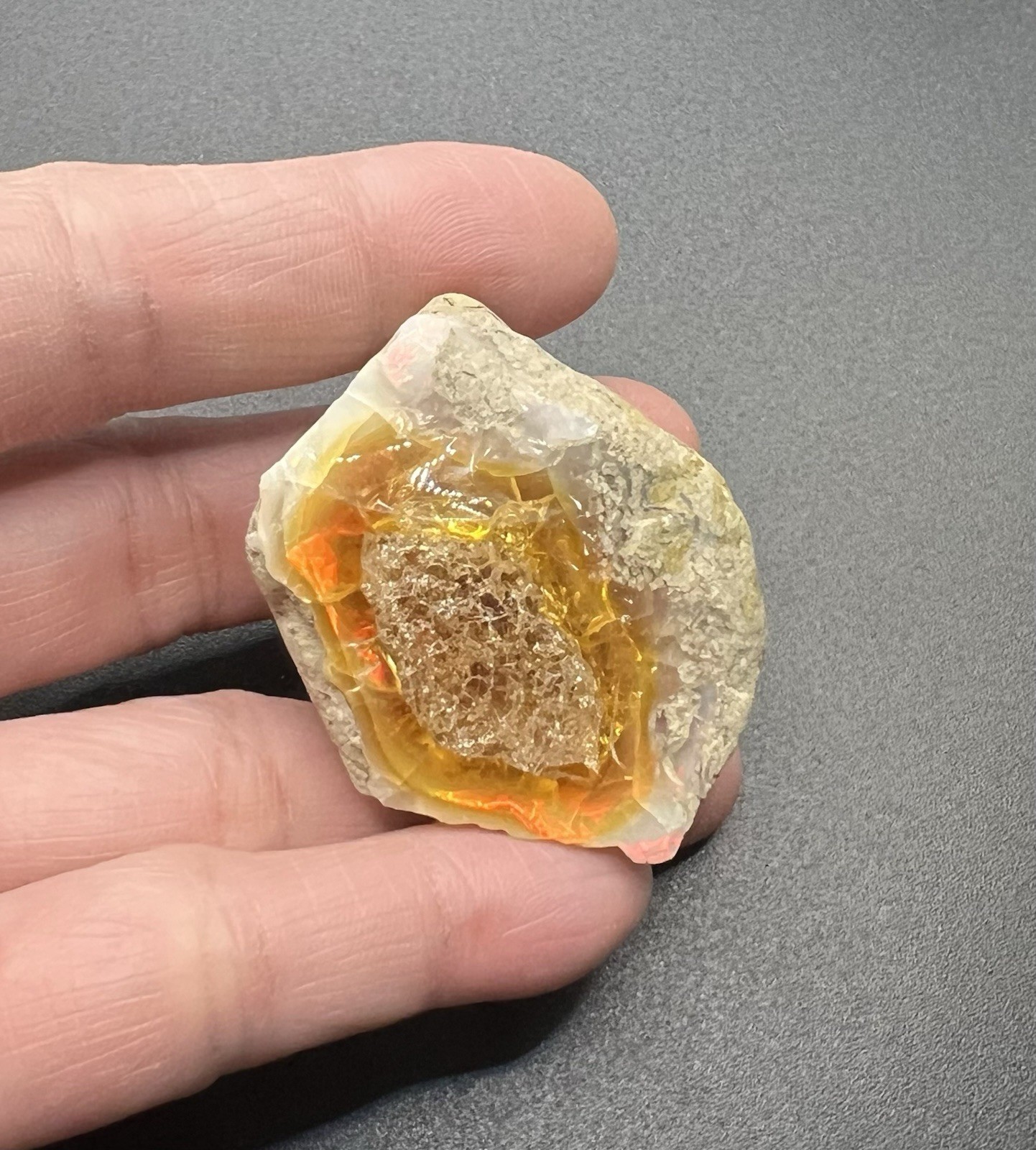Ethiopian Welo Genuine Opal 30.2g Approx 1 1/2in AWESOME FLASHES