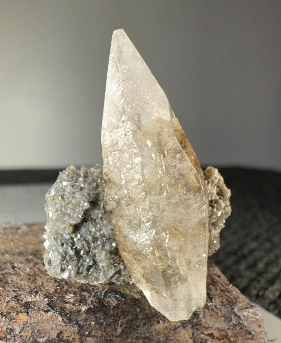 ➤ 1-1/2″ Tall SCALENOHEDRAL CALCITE Pleasant Ridge Rensselaer Indiana VIDEO➤697