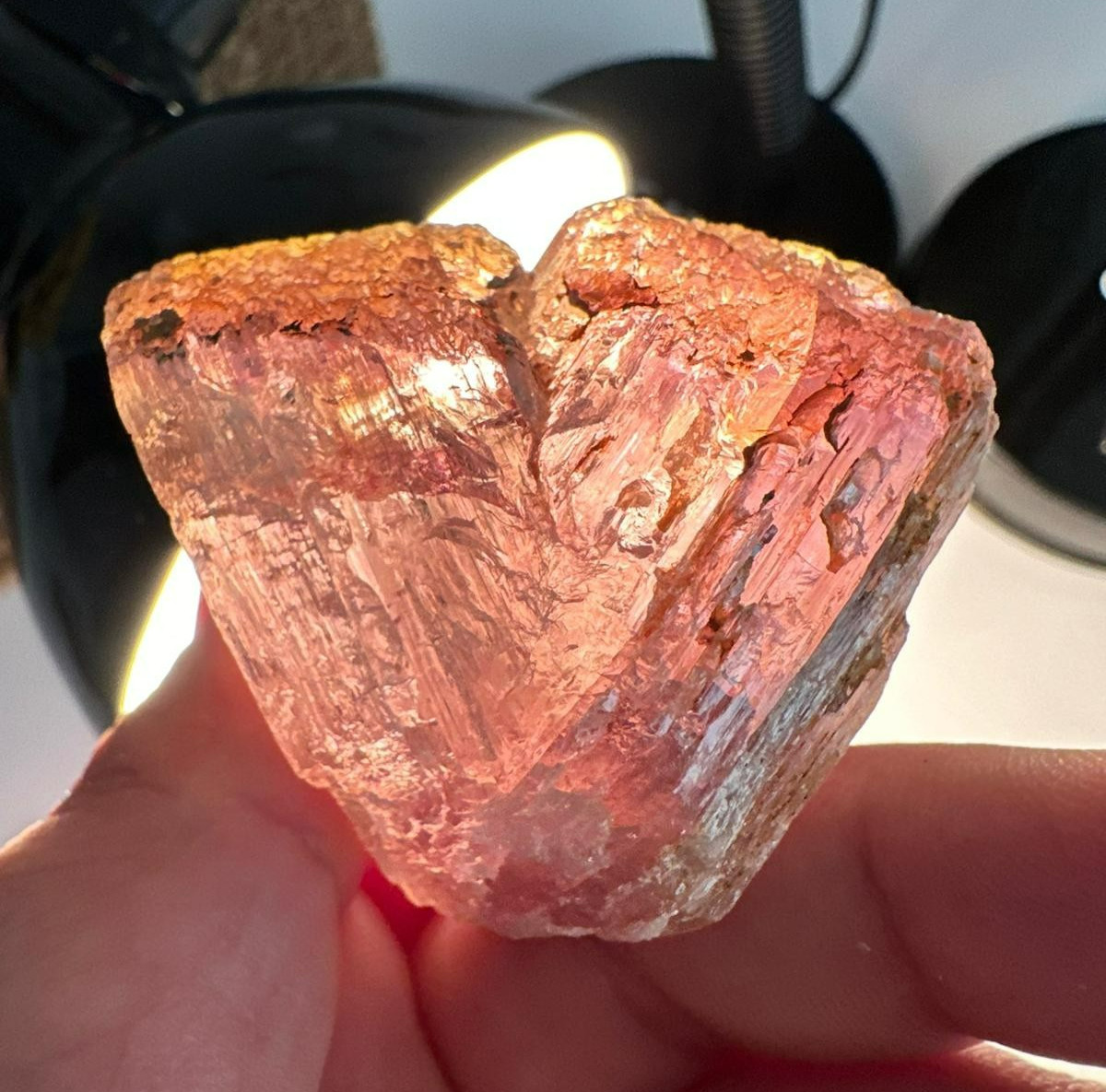 153g Natural Twin Diaspore Crystal – Color Change – 5x5x5.5 cm – Collector Grade
