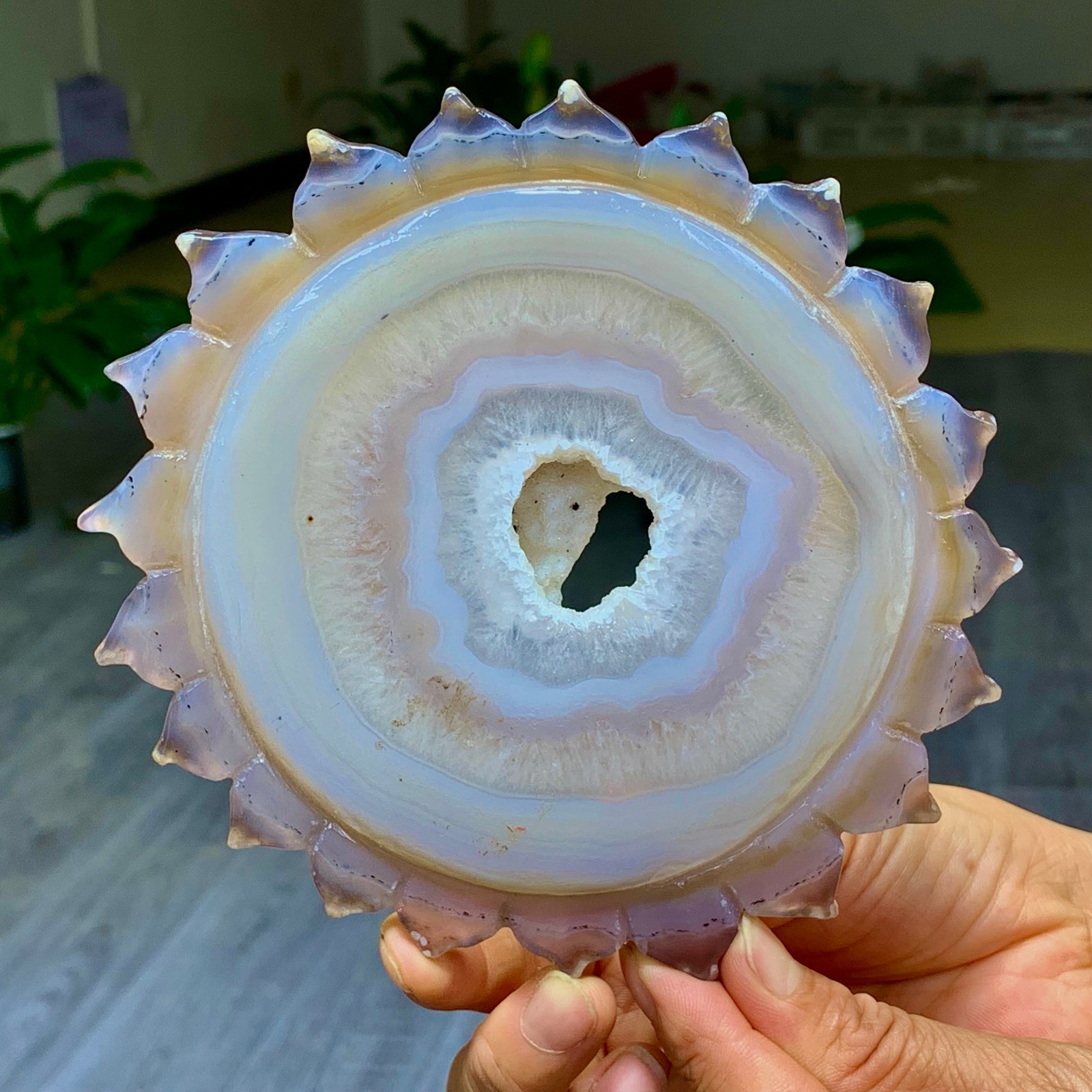 356G Natural agate crystal cave quartz hand carved sunflower