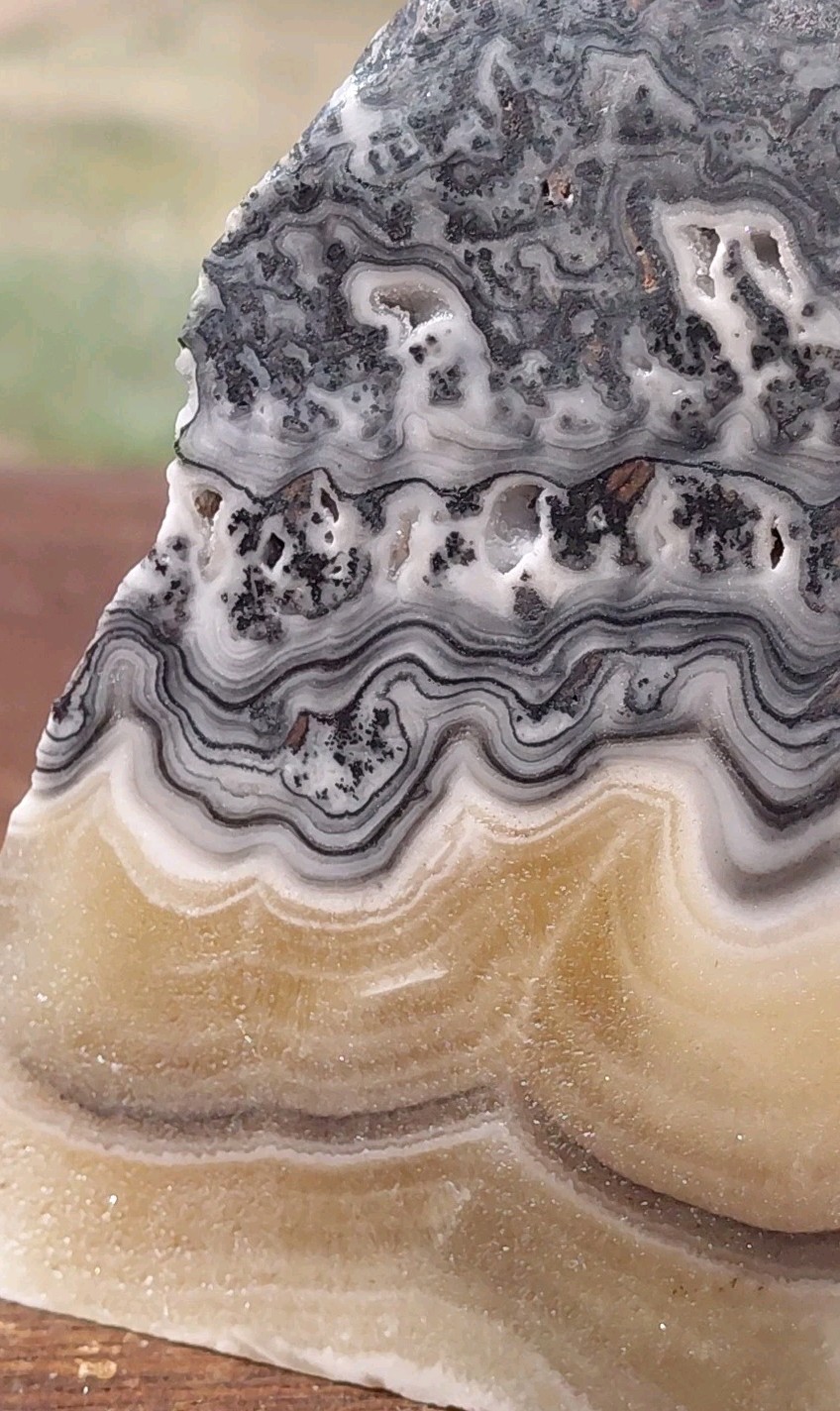 Zebra Calcite Polished Pyramid Dendrite Translucent Bands 3 1/4″x3 1/4″×2 1/2″