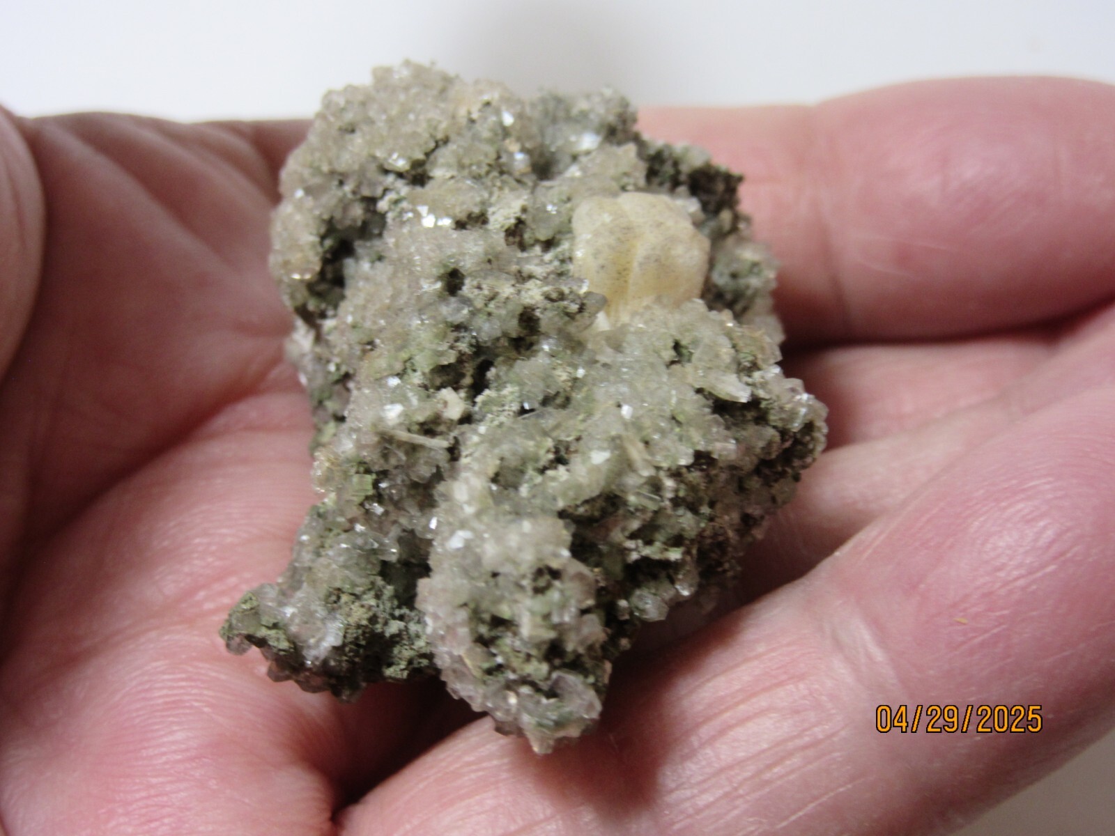 Heulandite on 1 7/8″ Quartz Paterson N.J. Collectible HQPNJC-7s