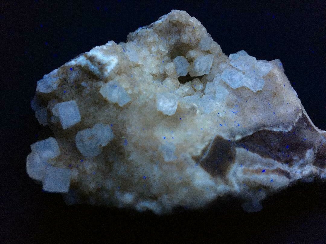 KB: BRIGHT FL. WHITE & YELLOW/WH SW CALCITE XLS. FROM GRAVALOS, LA RIOJA, SPAIN