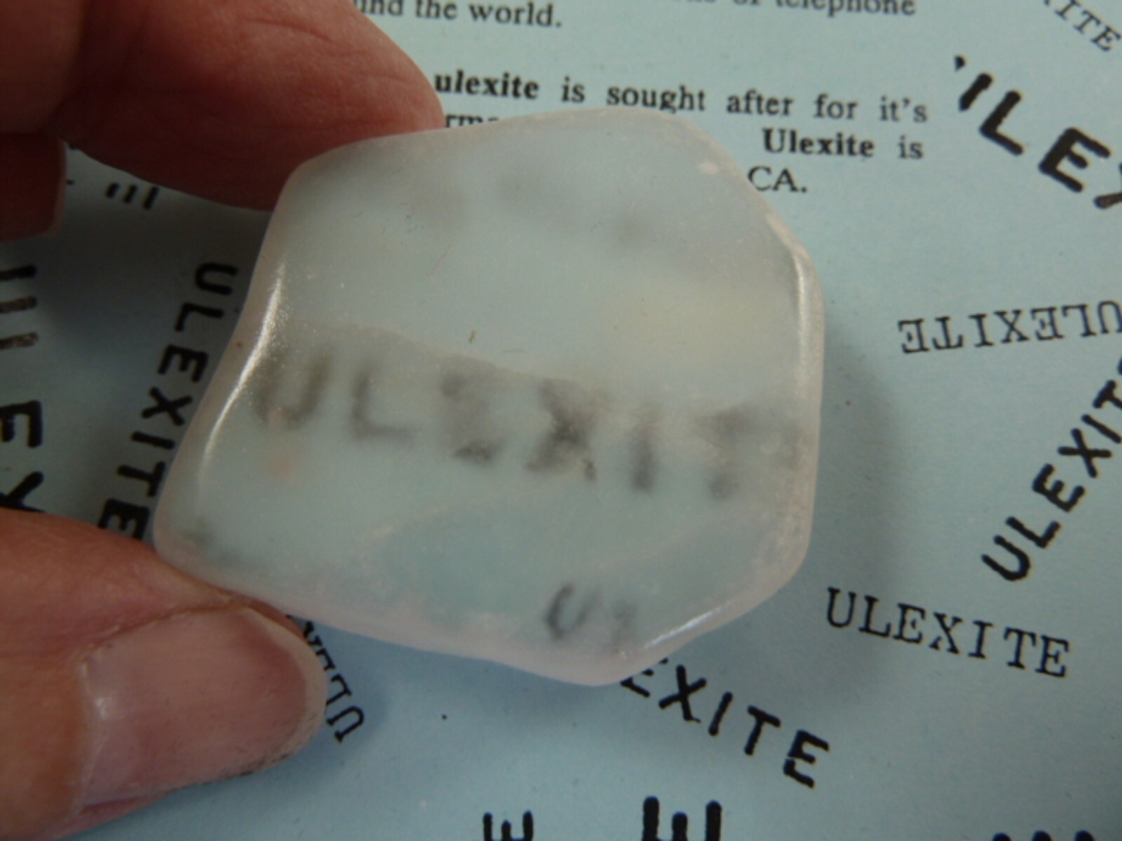 (r32-89) 1-7/8″ Ulexite gemstone Mineral TV rock mine mined rocks Boron CA USA