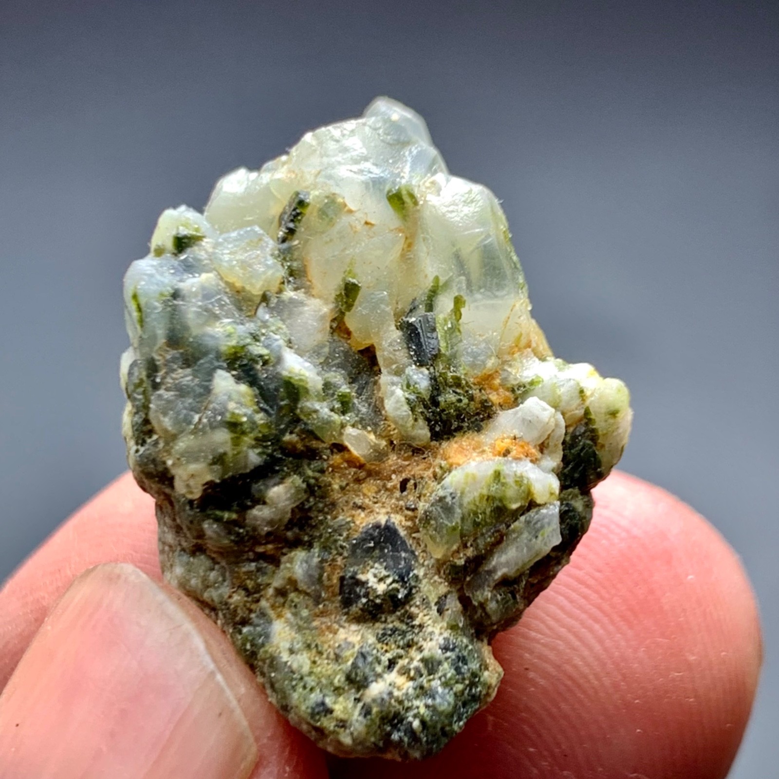 60 CT Terminated Natural Epidot Crystals Bunch with Quartz Pakistan