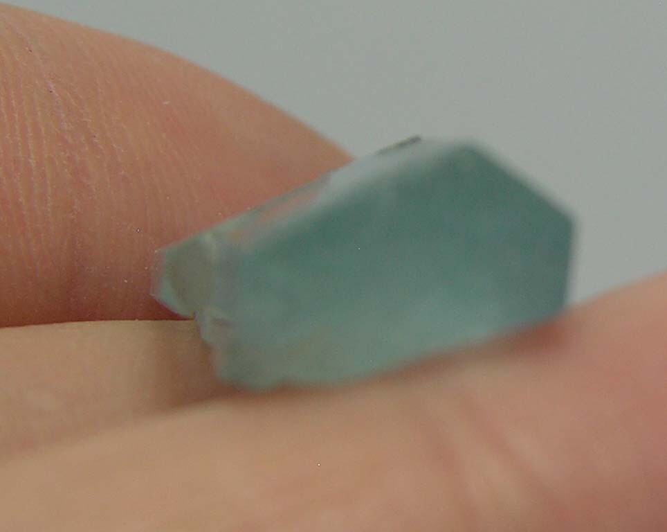 16.50ct Vietnam 100% Natural Rough Aquamarine Crystal Stick Specimen 3.30g 26mm