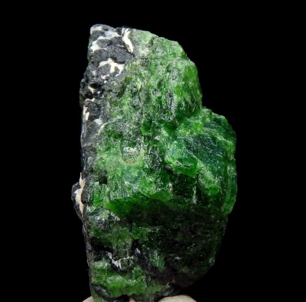 CHROMIAN DIOPSIDE & MAGNESIO-ARFVEDSONITE — RUSSIA – Siberia – Inagli /pm688